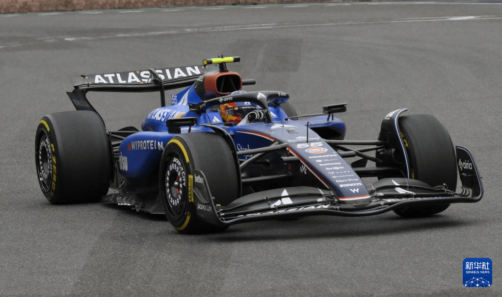 红牛二队轻取红牛车队，塞恩斯带队取胜