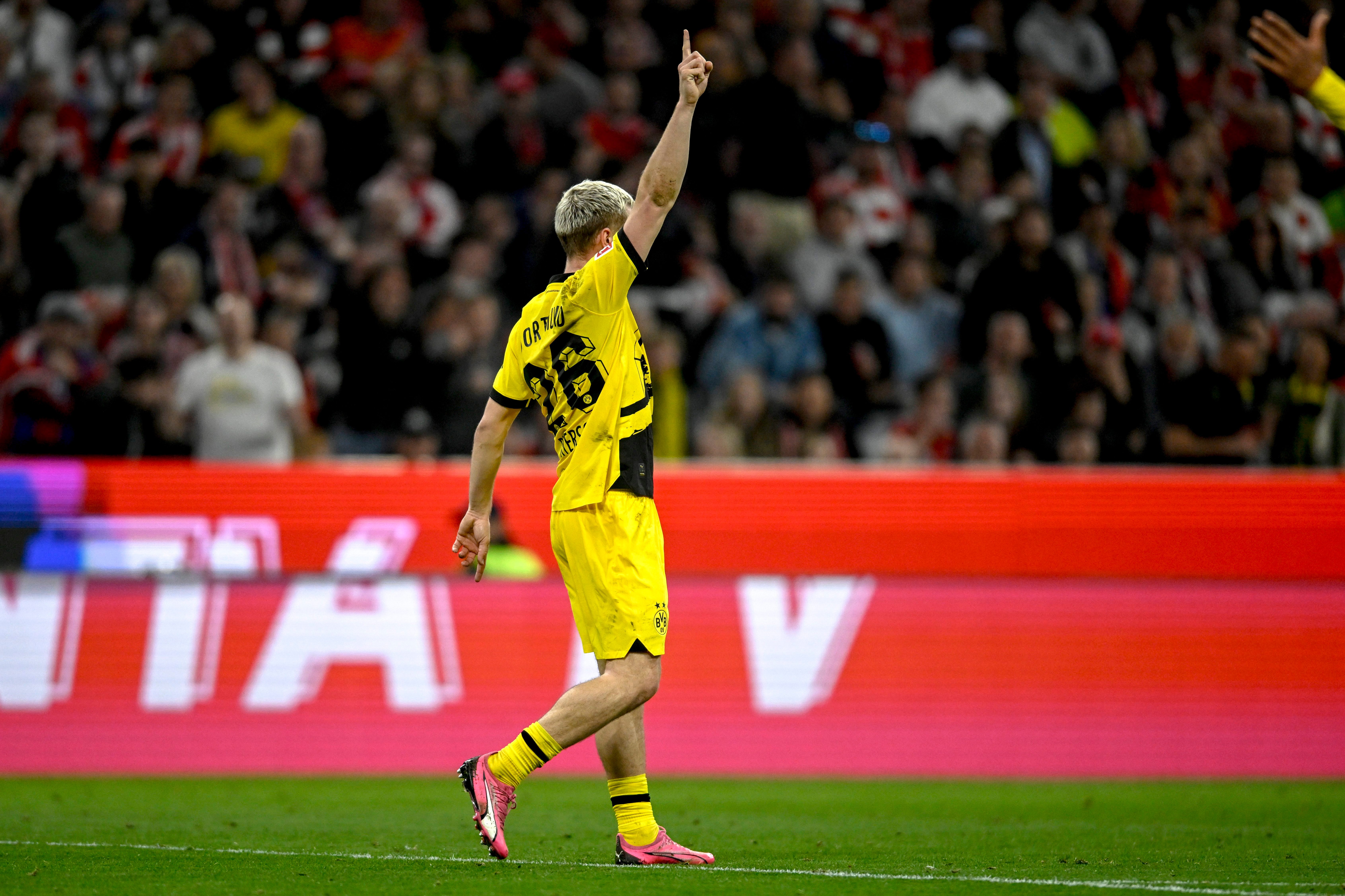 包含多特蒙德翻盘瑞士，基米希点燃赛场的词条