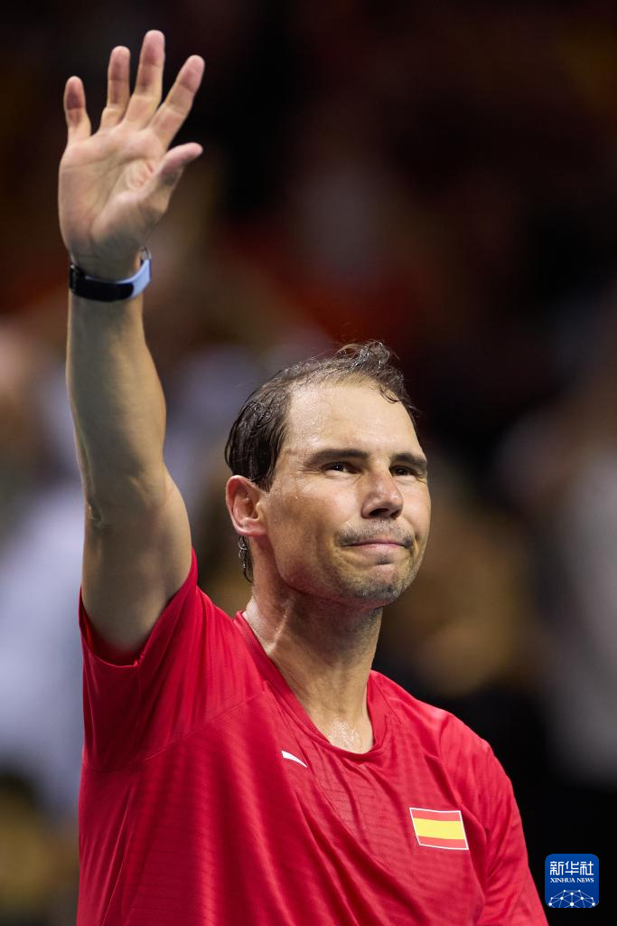 拉沃尔杯轻取戴维斯杯，西西帕斯关键制胜