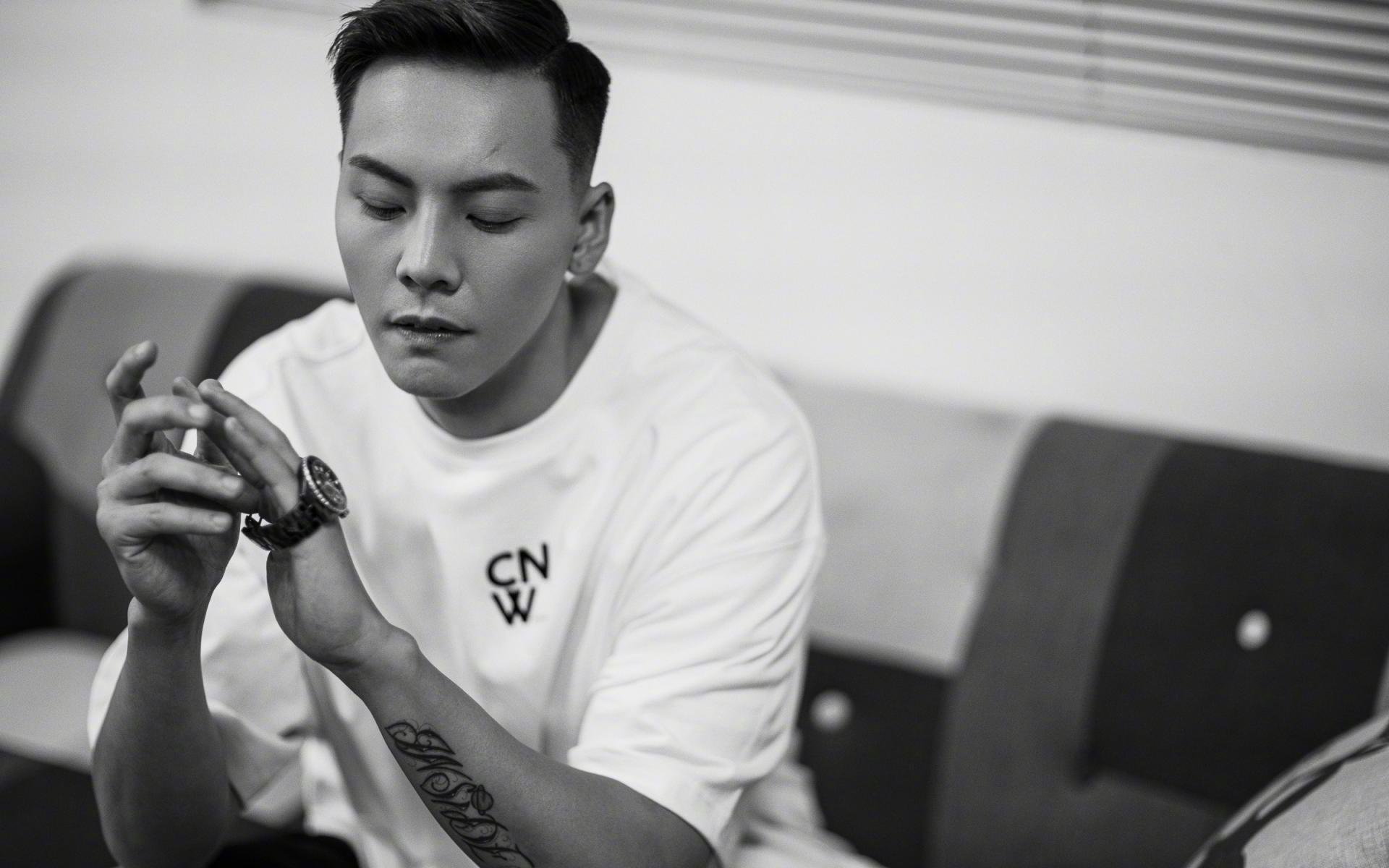 当新王踏上旧王权之路，锡安在世纪血战中接管紫金王朝